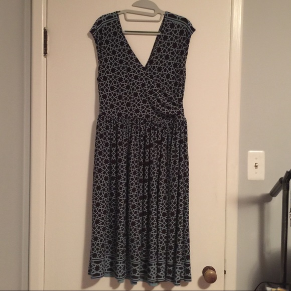 MAGGY LONDON SZ 12 V Neck Dress