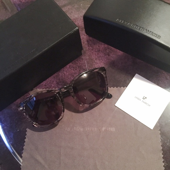 Linda Farrow Alexander Wang Tortoise Sunglasses - Picture 4 of 4
