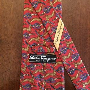🐆 Salvatore Ferragamo 100% silk tie; Italy.