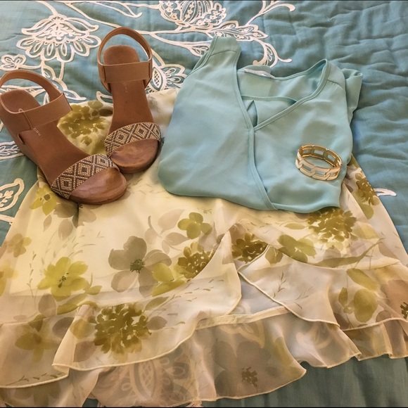 🎉SALE🎉 Petites green floral skirt