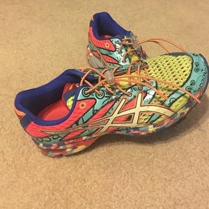 Asics Gel-Noosa Tri 6 size 10