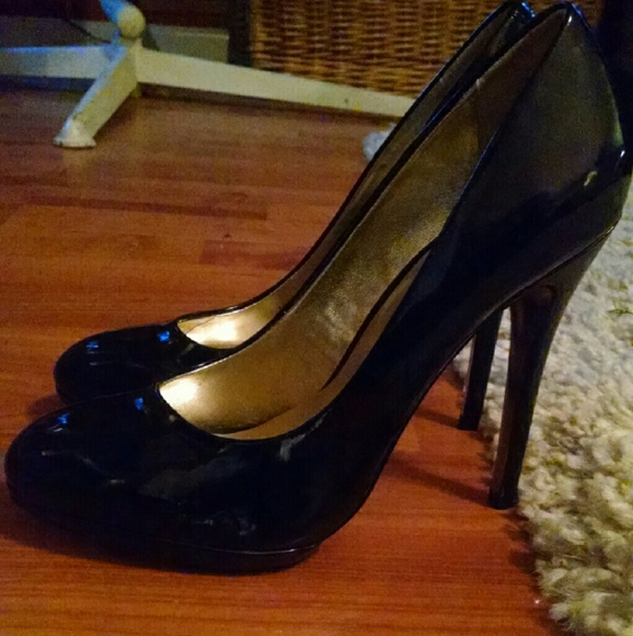 New Sexy but classic black pumps 5" heel (w/box)