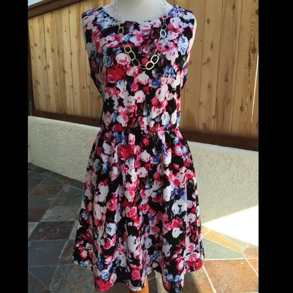 BUNDLE FOR RAQUEL - Floral Skater Dress - Picture 2 of 4