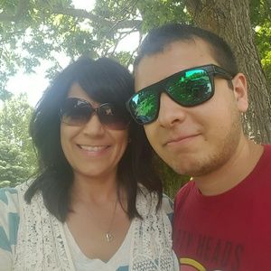 Meet your Posher, Della