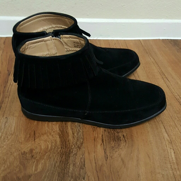 Boots - Picture 2 of 3