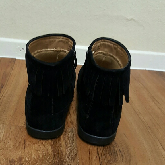 Boots - Picture 3 of 3