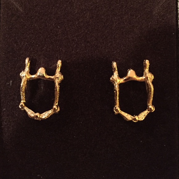 Pierced earrings- Horse Equestrian & Western - Picture 1 of 2