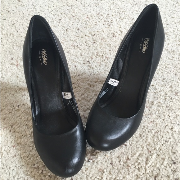 Black Mossimo Pumps