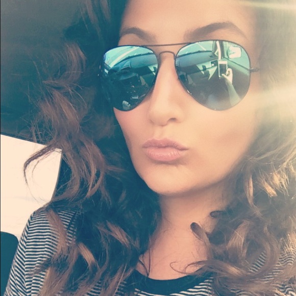 Meet your Posher, Stephanie - Picture 1 of 1