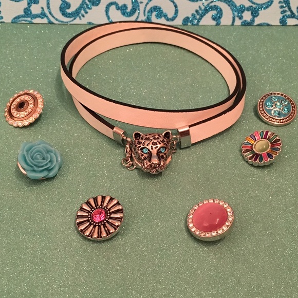 Interchangeable snaps plus white  leather bracelet