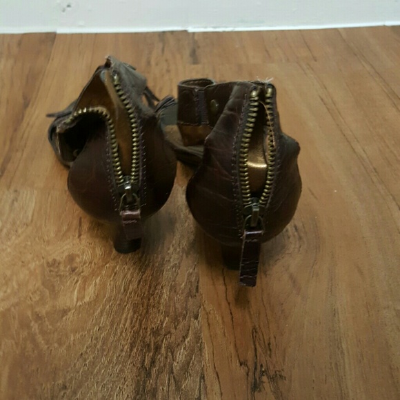 Heels - Picture 3 of 3
