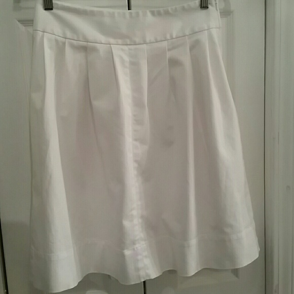 White skirt - Picture 2 of 3