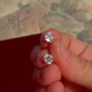 2.0 CTW stud earring in Sterling Silver