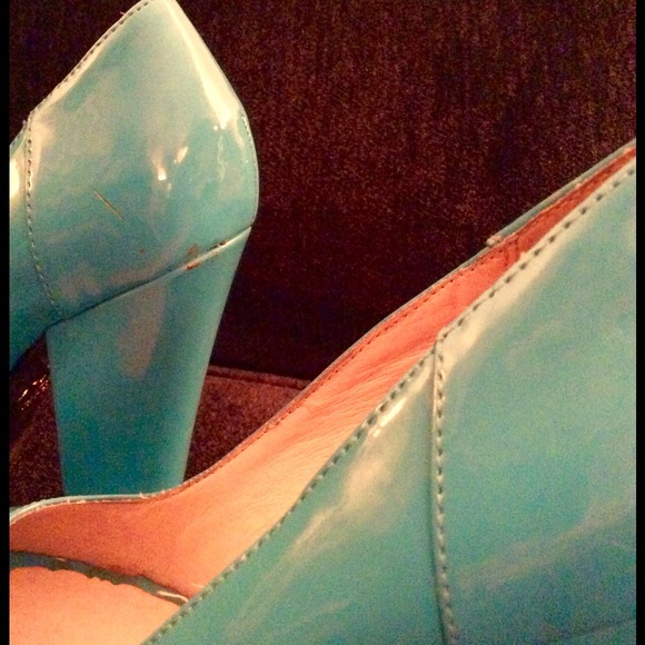 BETSEY JOHNSON TURQUOISE HEELS!!! - Picture 4 of 4