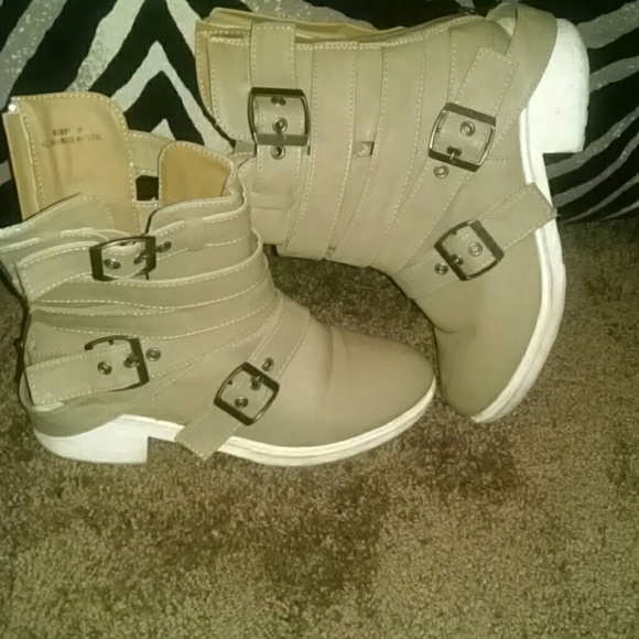Tan madden girl boots.