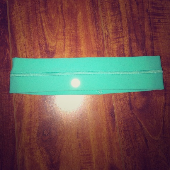 Lululemon Flyaway Tamer Headband