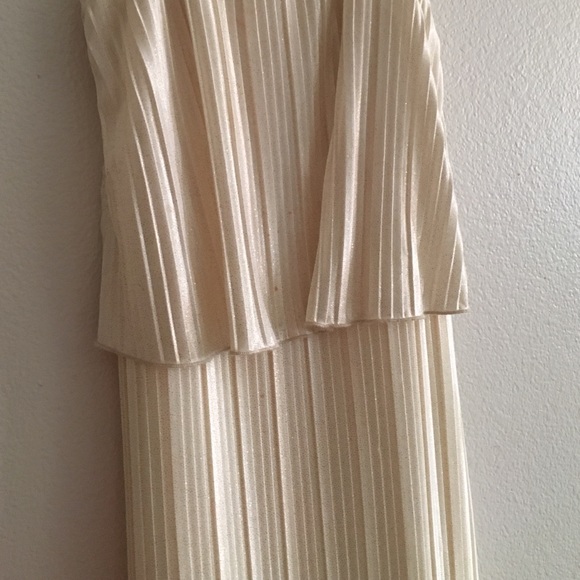 Lovely golden goddess dress - Picture 2 of 4