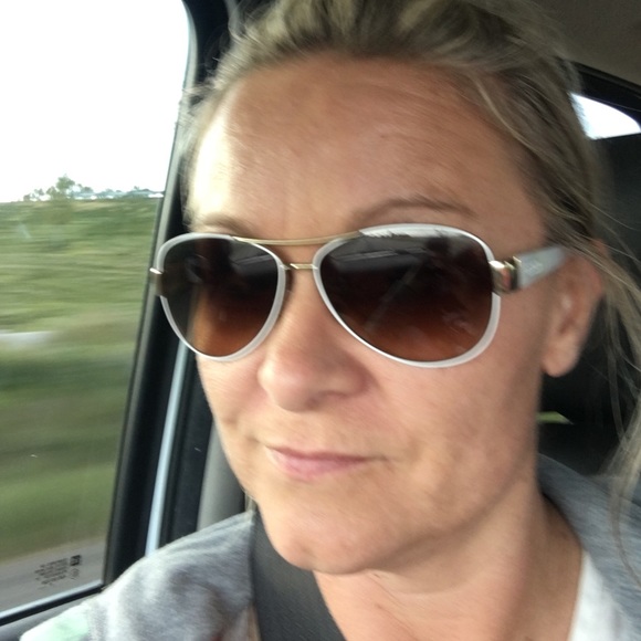 Meet your Posher, Lucy