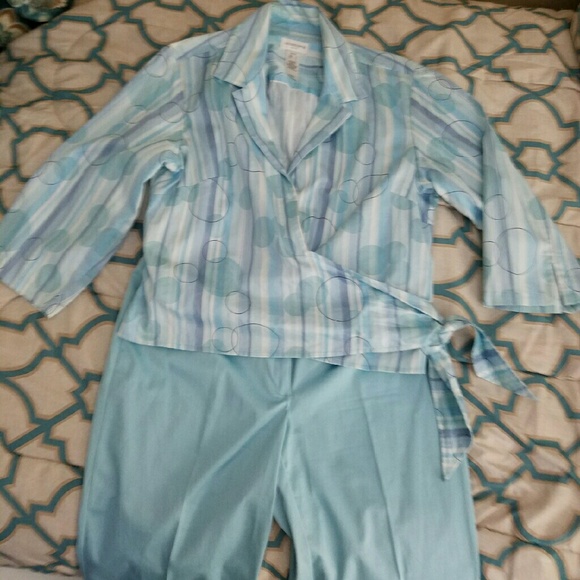 Liz Claiborne 2 pc set. (Pants and shirt)