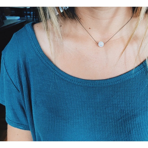 Pearl choker necklace (available on etsy!)>
