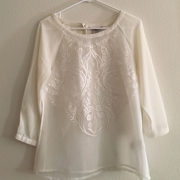 Lovely white blouse!