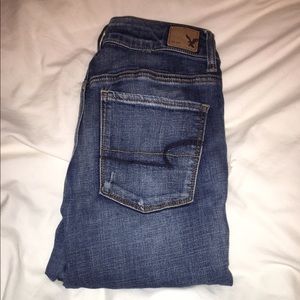 🔴FINAL SALE PRICE🔴 AE Hi-Rise Ripped Jeggings