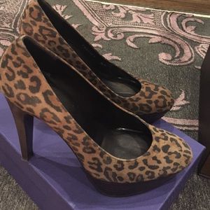 Stuart Weitzman suede leopard platform pumps