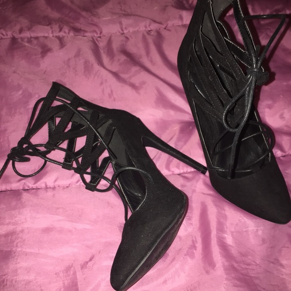 Heels - Picture 3 of 3