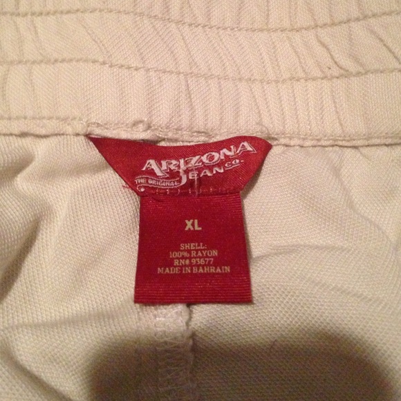 cream booty shorts - Picture 2 of 2