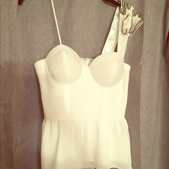 Guess white one sleeve top