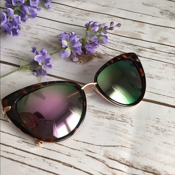 Last pair! Mirrored tortoise shell sunnies - Picture 2 of 4