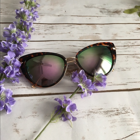 Last pair! Mirrored tortoise shell sunnies - Picture 3 of 4