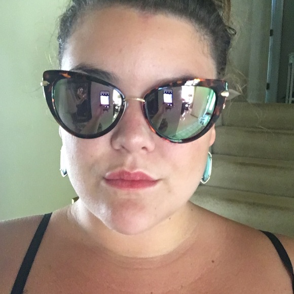 Last pair! Mirrored tortoise shell sunnies - Picture 4 of 4