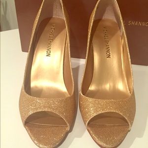 Gold Glitter Pumps! Great for special events!