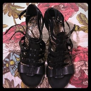 🦄FLASH SALE🦄 Gianni Bini blk gladiator stilettos