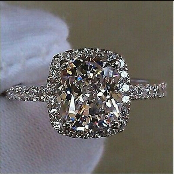 HP |⭐Luxurious 18k White Gold Designer CZ Ring