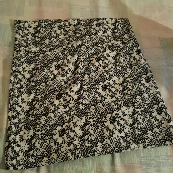 Pencil skirt!! Lightly worn. - Picture 2 of 6