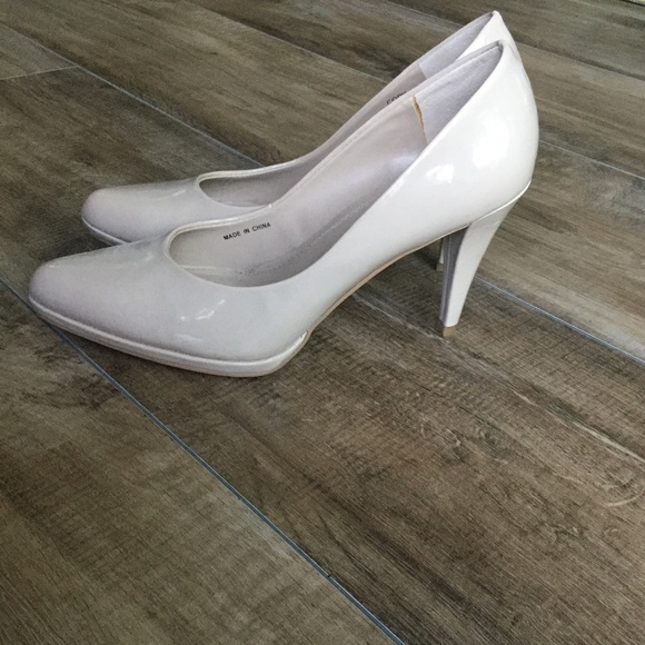 Ellen Tracy - Size 6.5 Nude Pumps