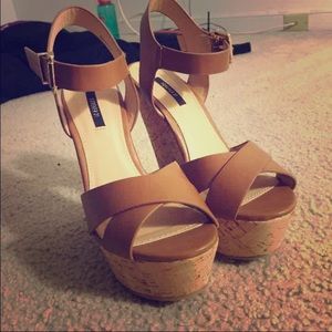 TAN WEDGES