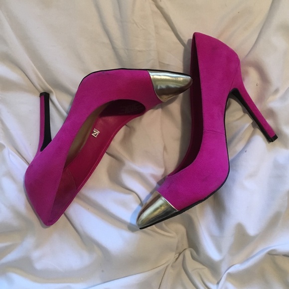 Color block pointy pumps