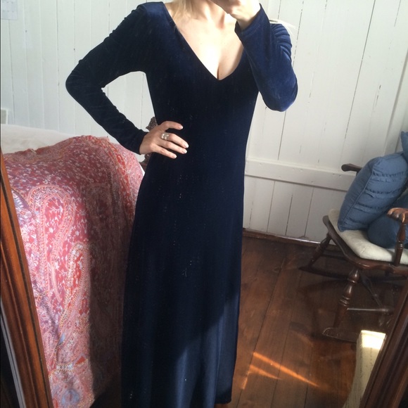 Long sleeve formal velvet gown in Navy