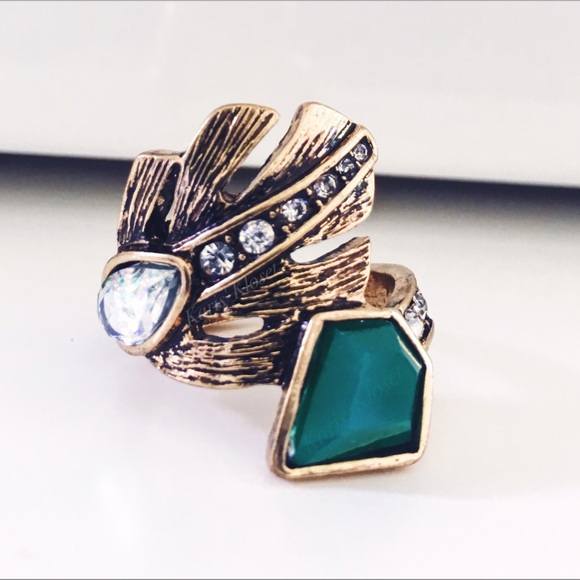 🐰 SALE Jewelry | Emerald green leaf wrap ring - Picture 4 of 5