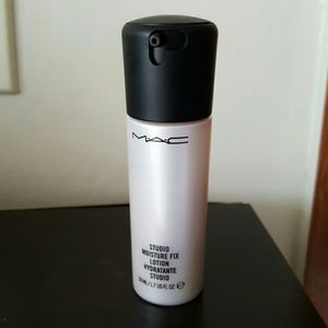MAC studio moisture fix lotion