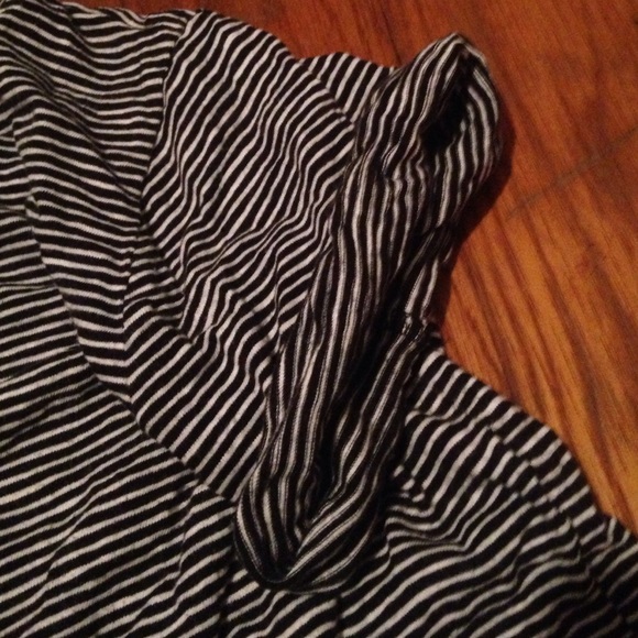 striped crop top - Picture 2 of 3