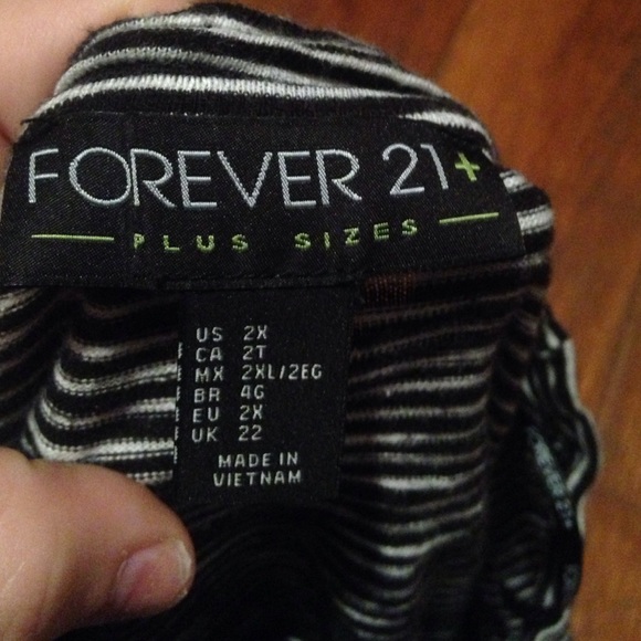 striped crop top - Picture 3 of 3