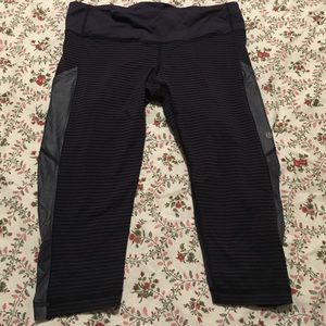 Lululemon cropped leggings!! Great condition!!
