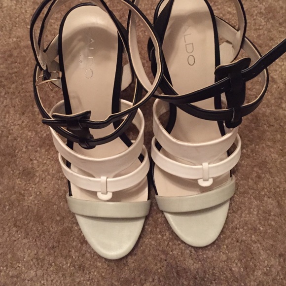 Aldo shoe worn once. Great condition