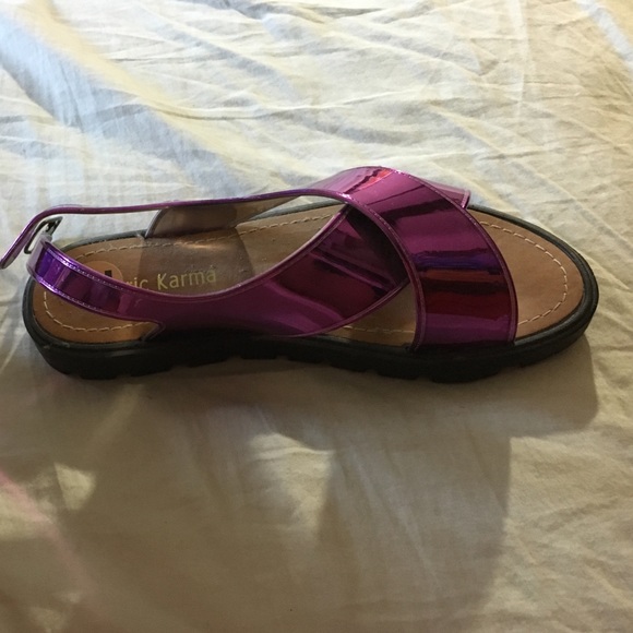 Funny color purple sandals