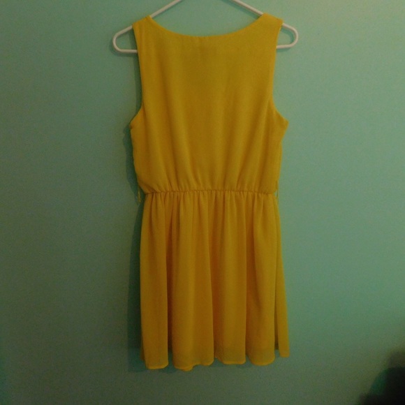 Yellow Dress - Picture 2 of 4