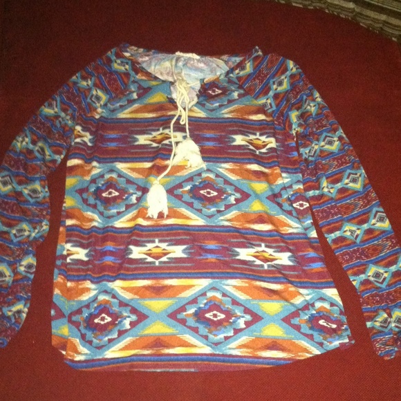 Long sleeve Aztec print
